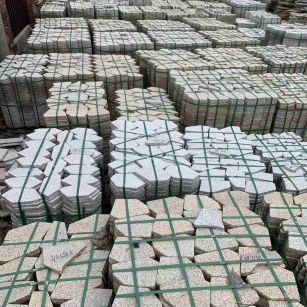 吉林省 黄金麻白麻花岗岩荔枝面地铺石(冰裂纹)