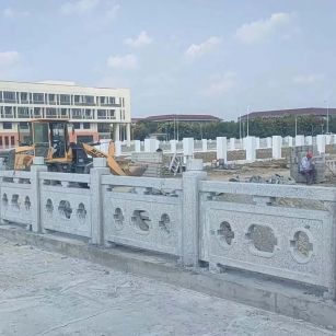 吉林省 白麻花岗岩荔枝面河道栏杆