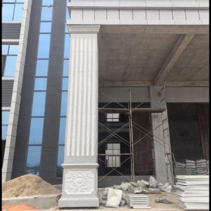 吉林省 芝麻白光面花岗岩门楼大柱（罗马柱）配雕花底座