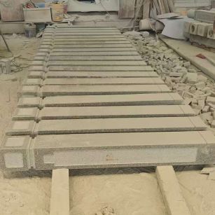 吉林省 芝麻白异形加工雕刻-栏杆大柱，方柱