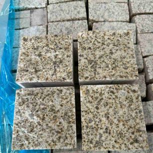 吉林省 黄金麻花岗岩自然面小方块，弹石，马蹄石等