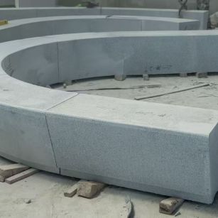 吉林省 芝麻白花岗岩光面弧形坐凳