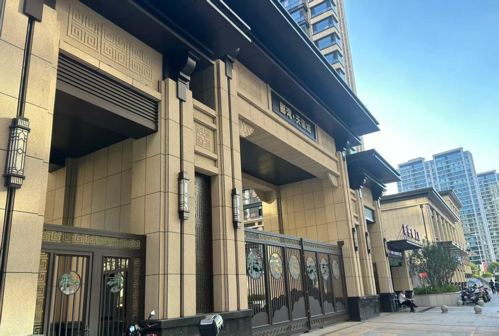 吉林省 黄金麻花岗岩荔枝面小区门楼外墙干挂