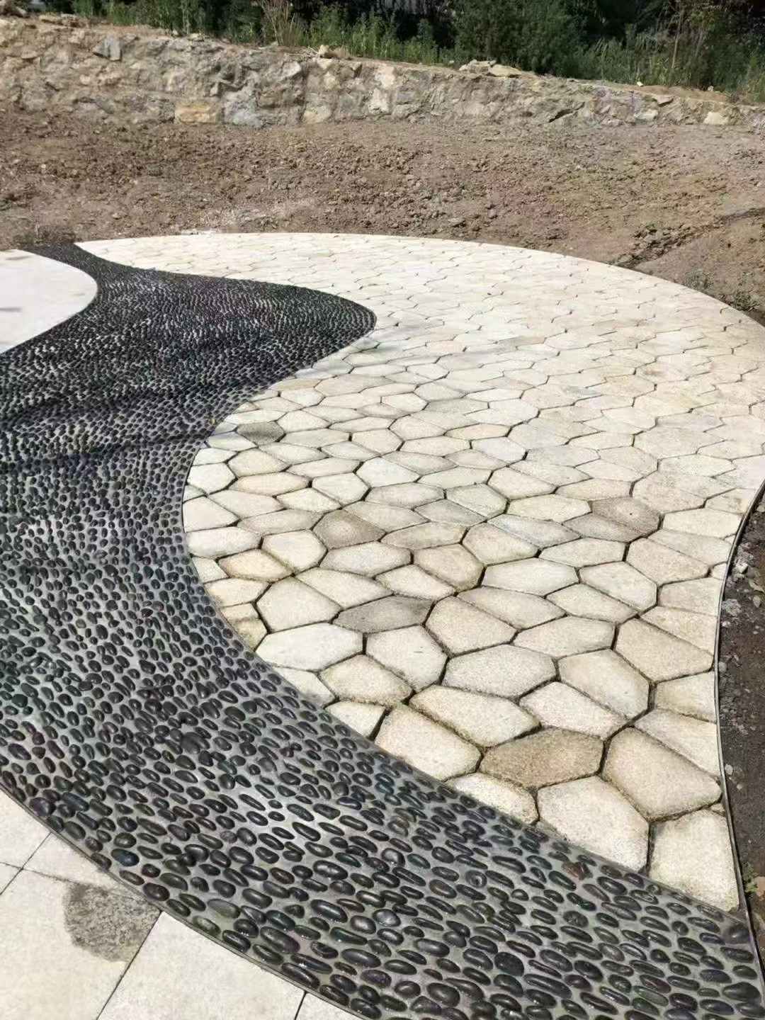 吉林省 黄金麻冰裂纹地铺石工地铺装案例