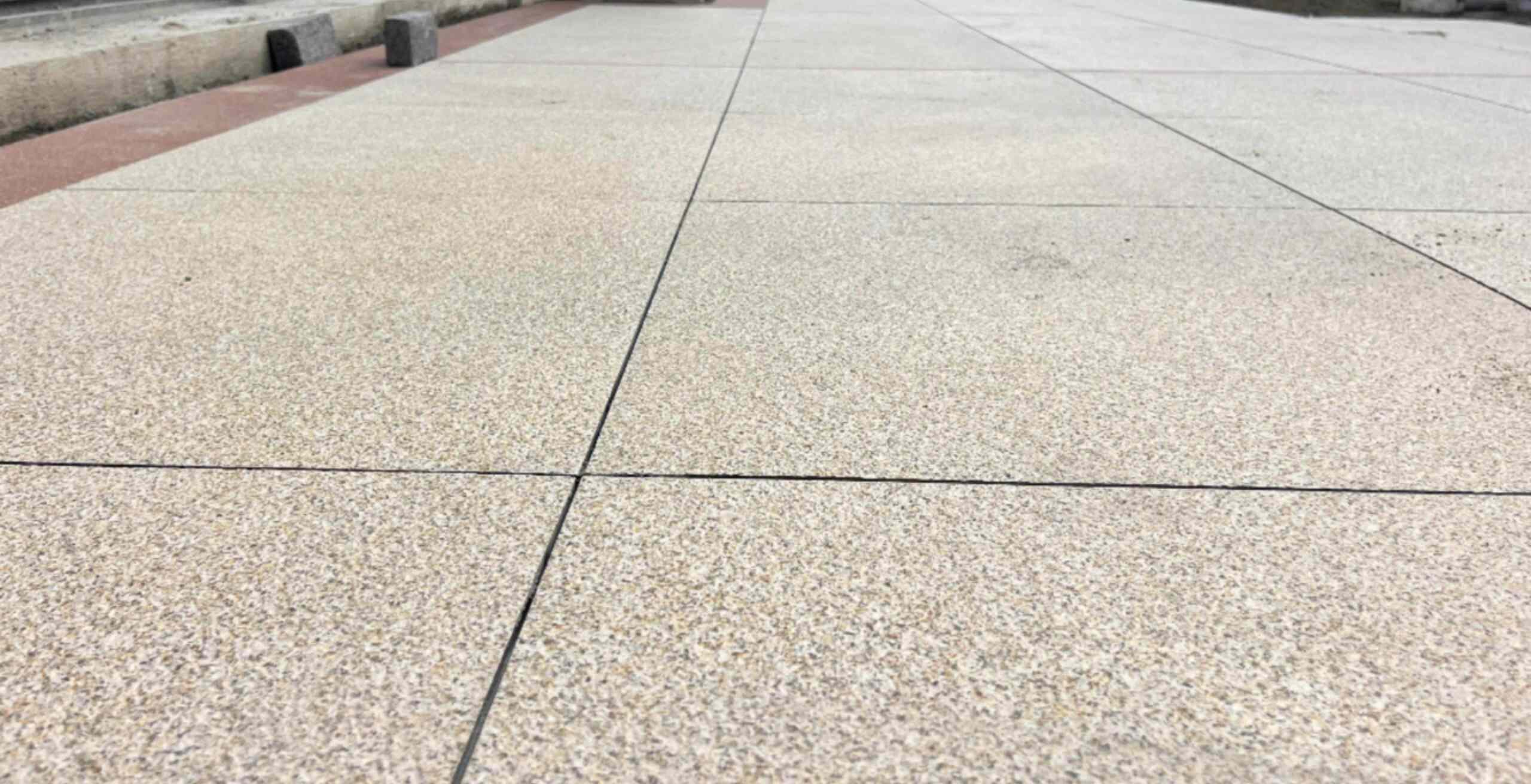 吉林省 黄金麻花岗岩石板材荔枝面地面铺装效果