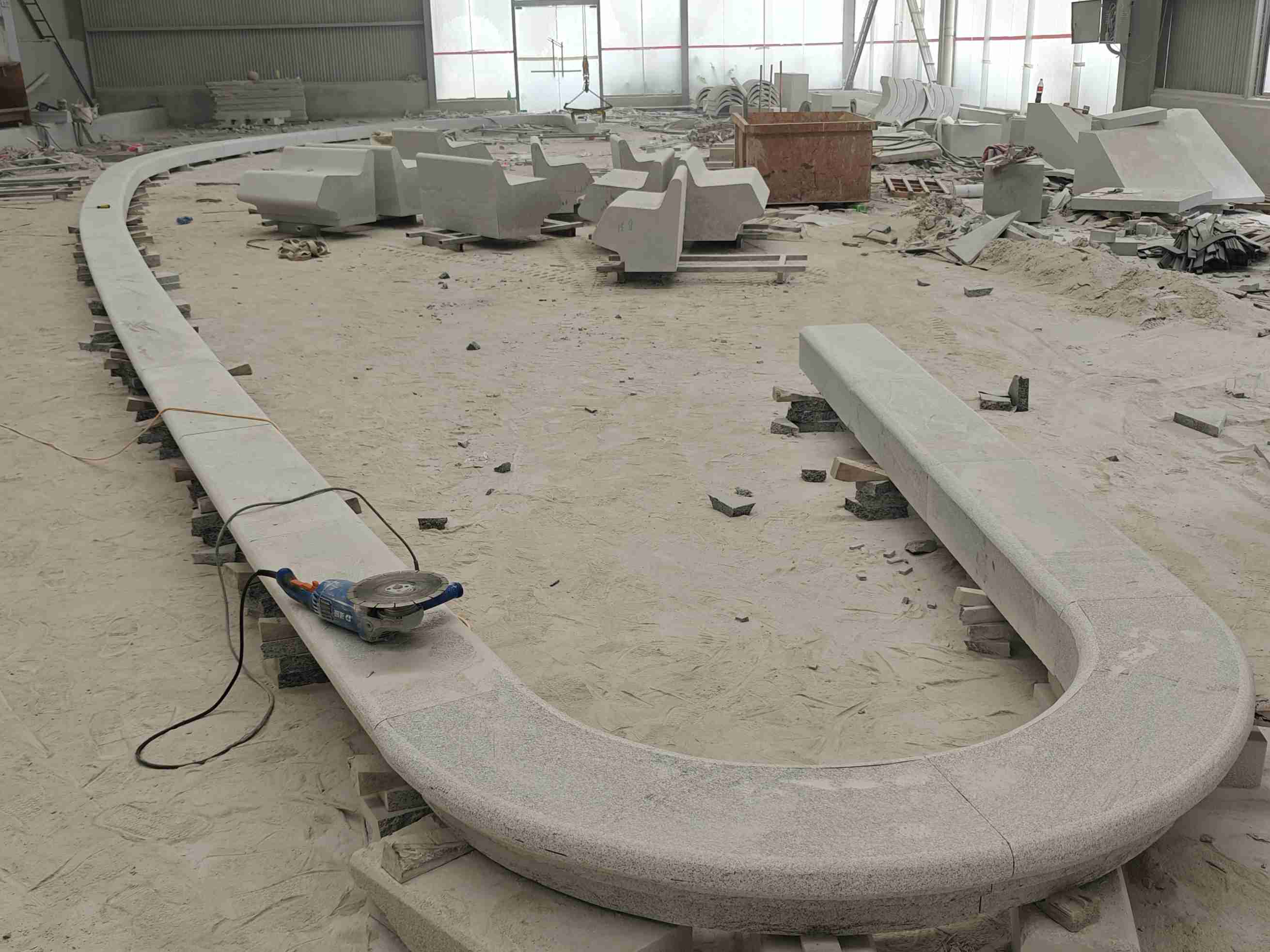 吉林省 芝麻白花岗岩弧形花坛石，坐凳石