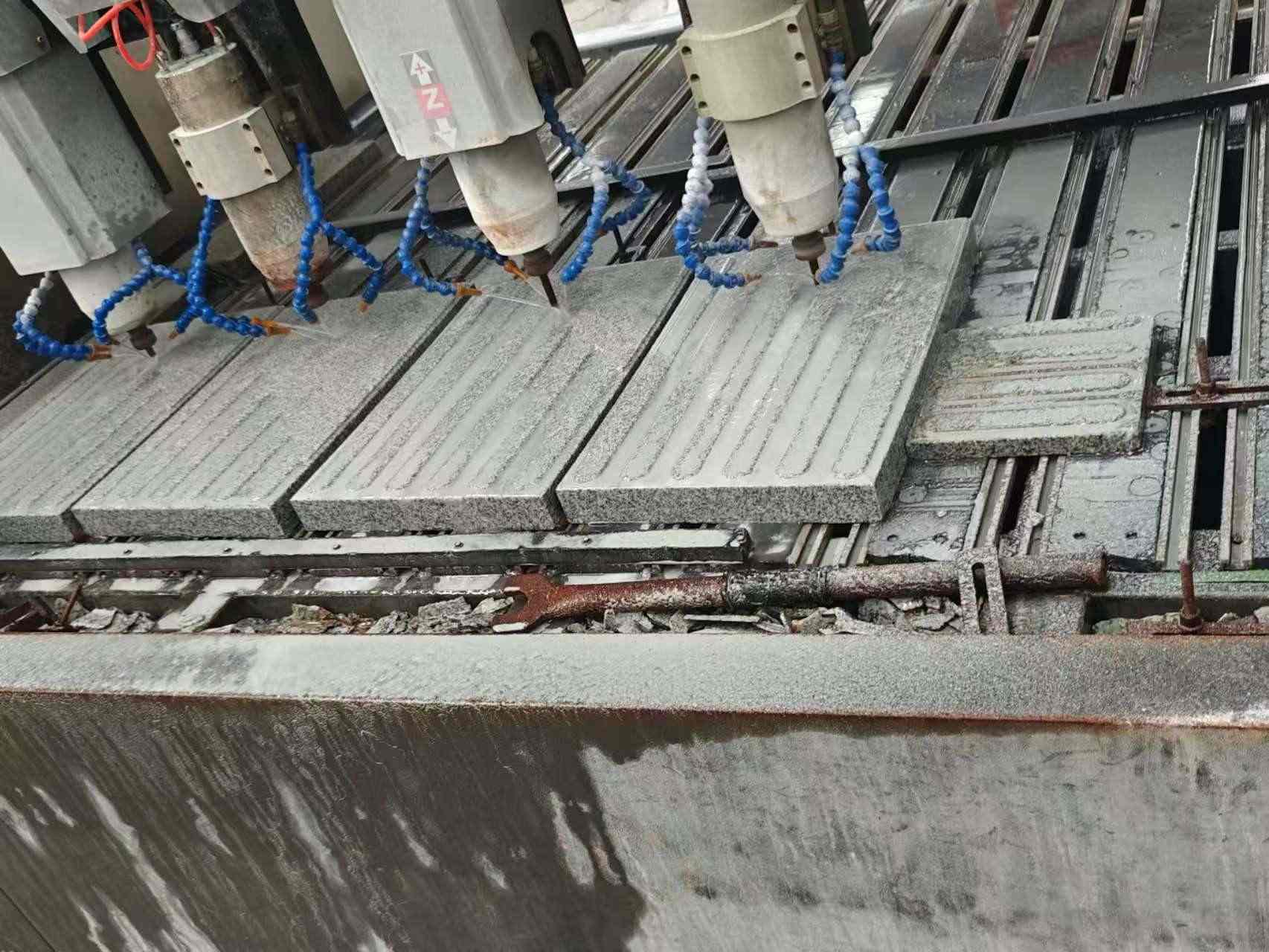 吉林省 芝麻白花岗岩荔枝面盲道雕刻