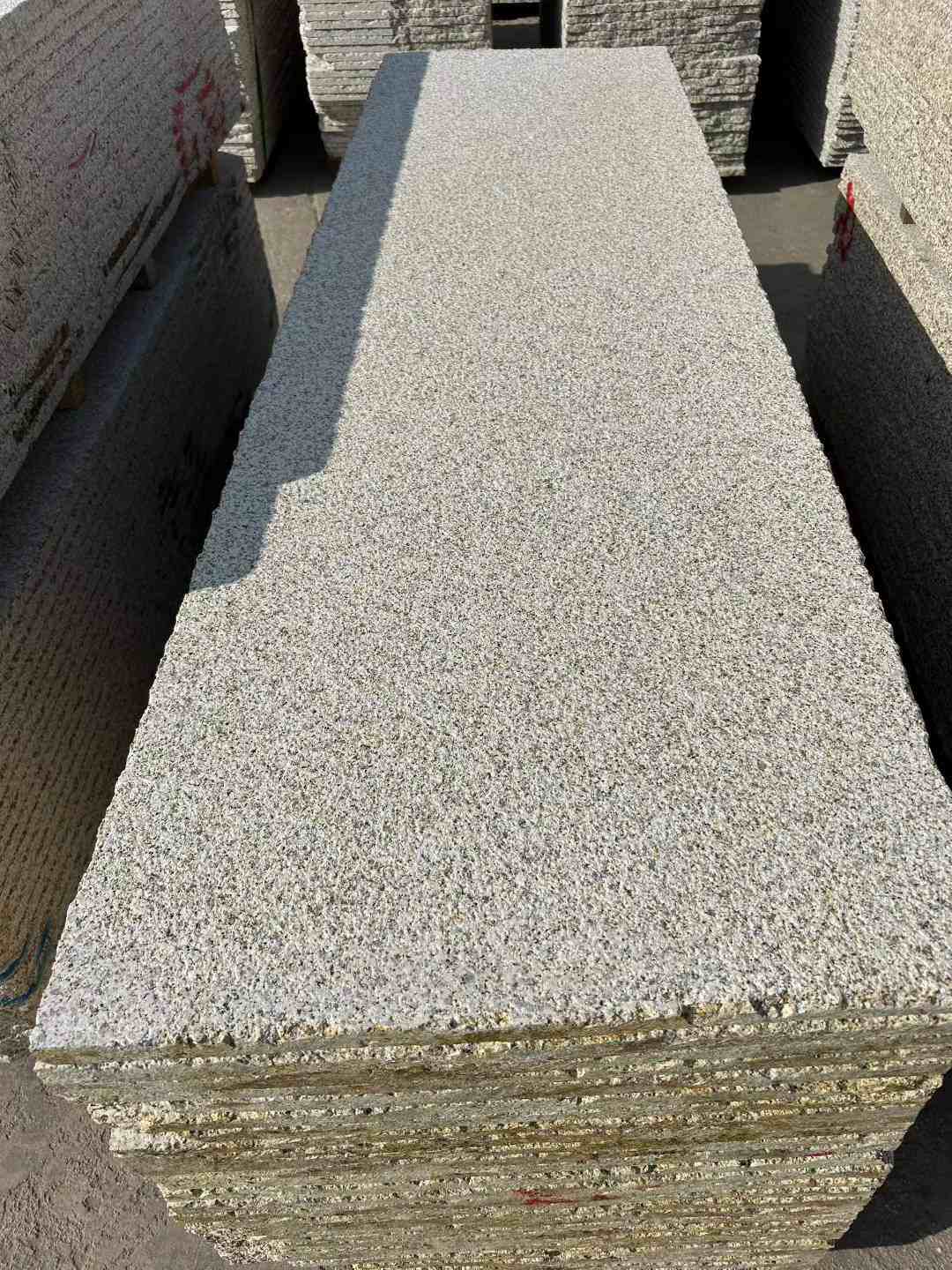 吉林省 黄金麻花岗岩荔枝面毛板，半成品