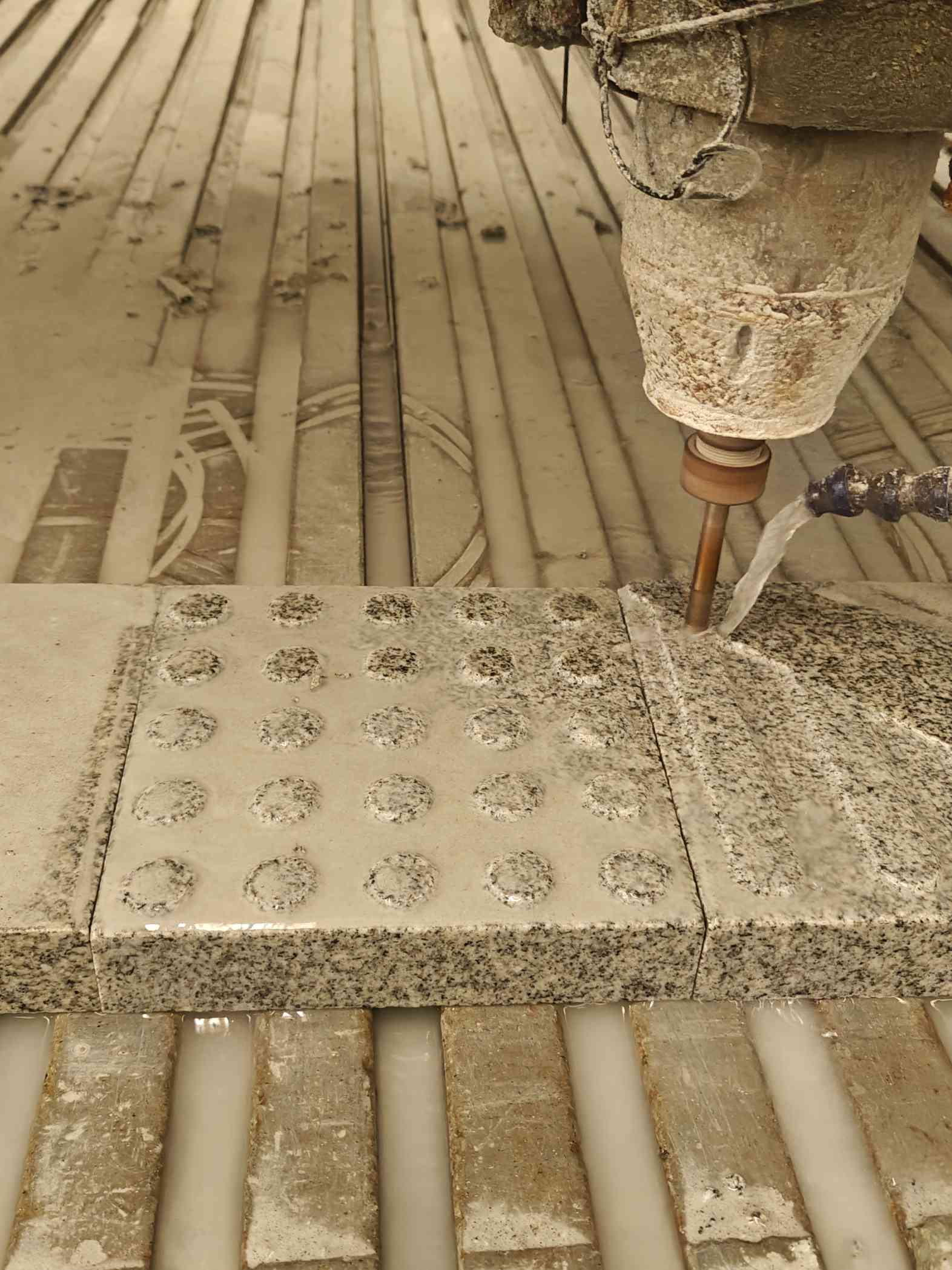 吉林省 芝麻白花岗岩石材盲人石、盲道石、盲点石