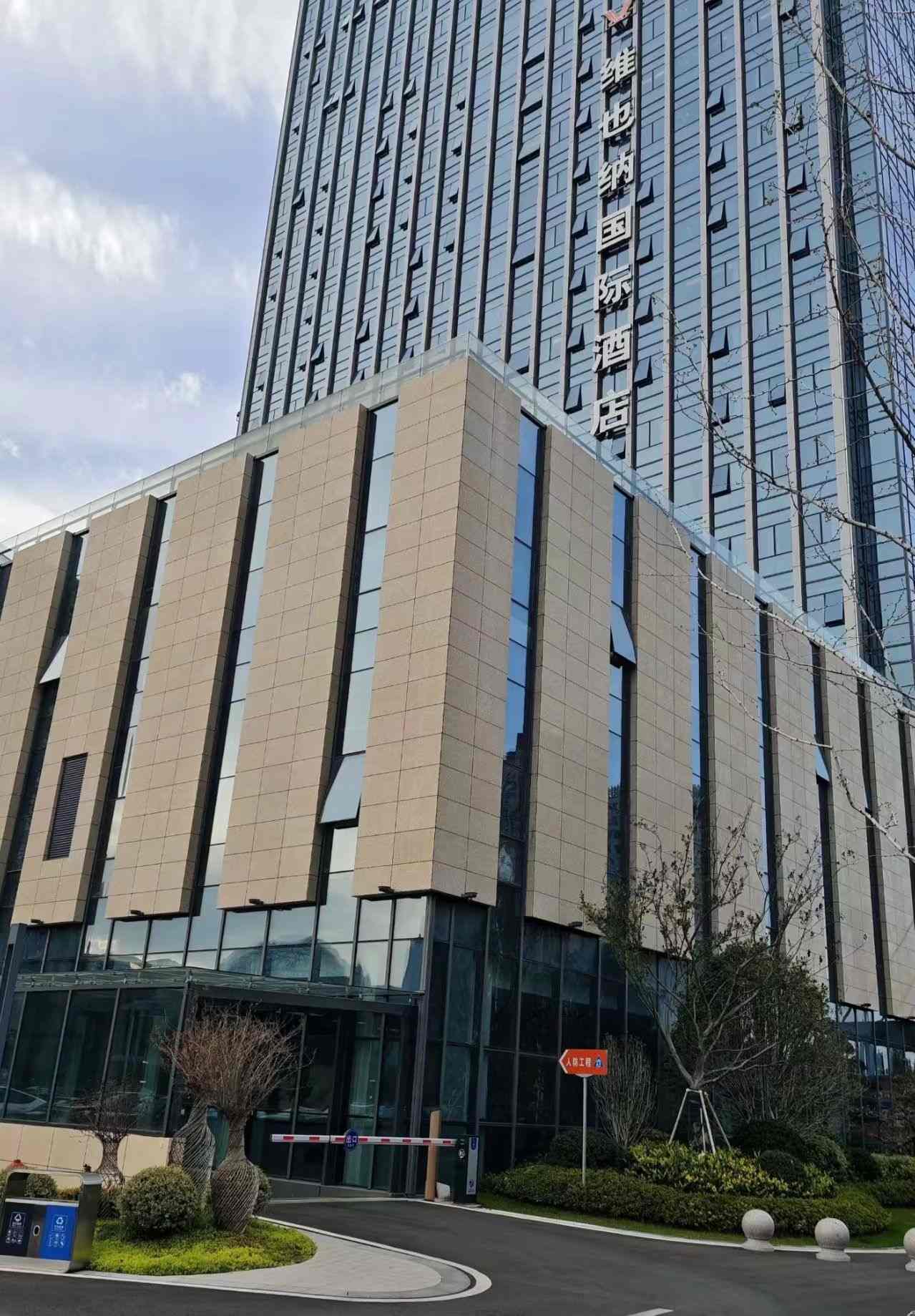 吉林省 黄金麻花岗岩外墙干挂