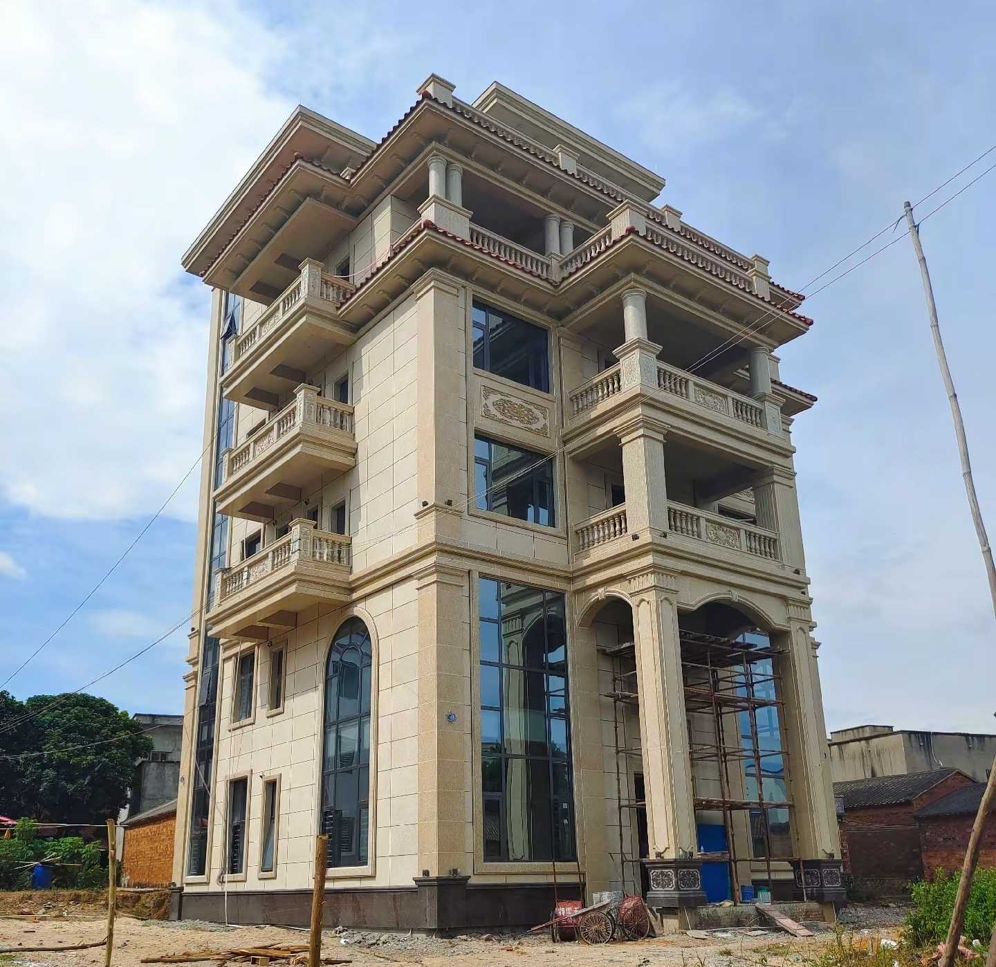 吉林省 黄金麻花岗岩石材别墅外墙干挂搭配（雕花栏杆花瓶柱门楼罗马柱）