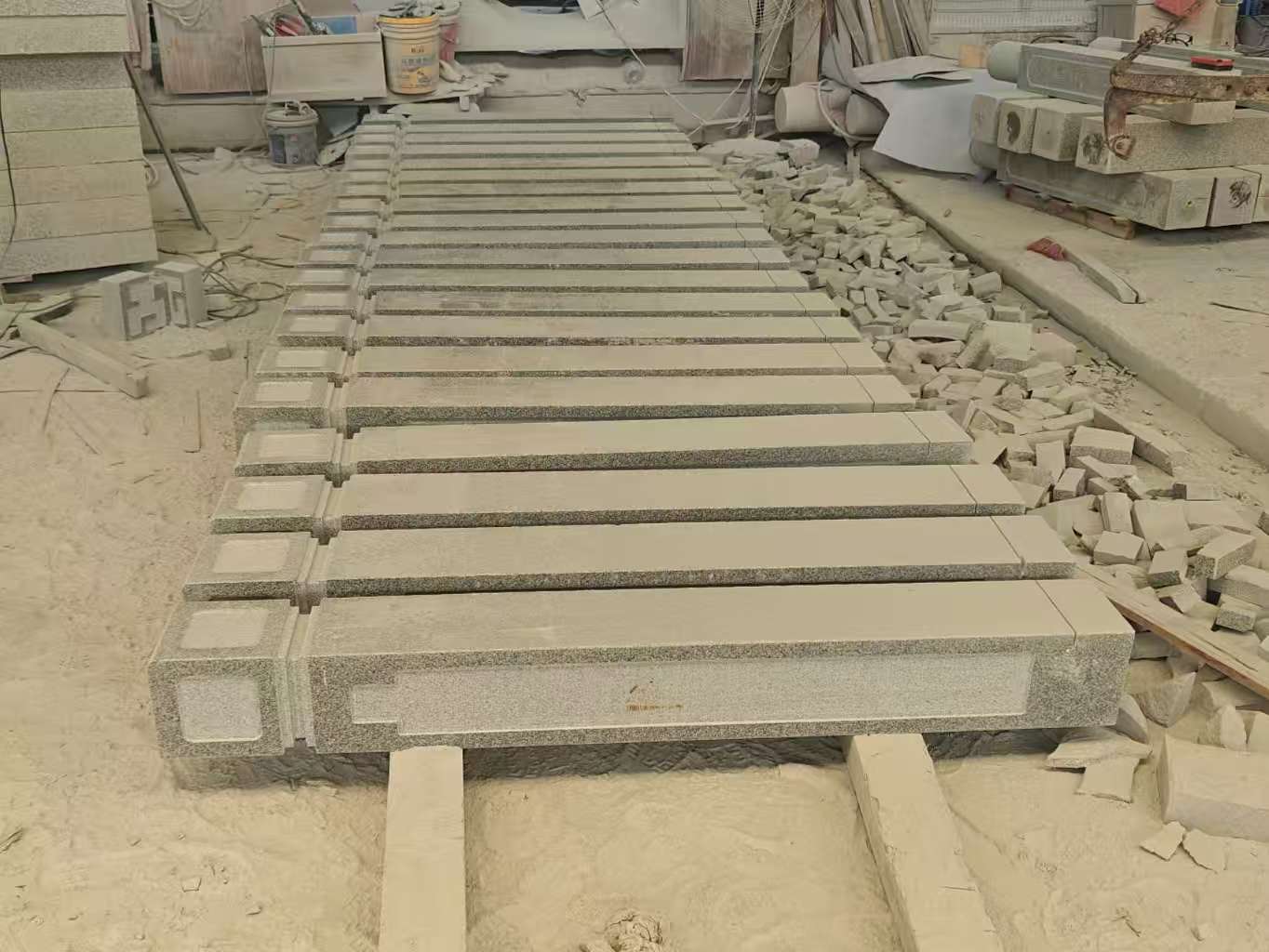 吉林省 芝麻白异形加工雕刻-栏杆大柱，方柱