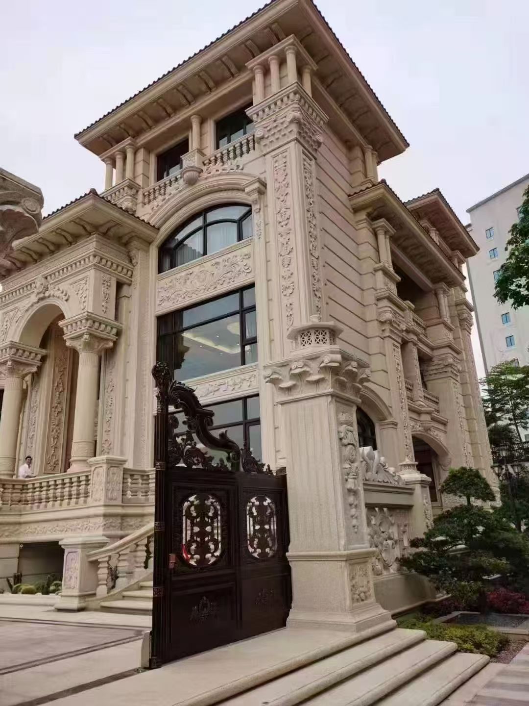 吉林省 黄金麻花岗岩别墅外墙干挂效果展示