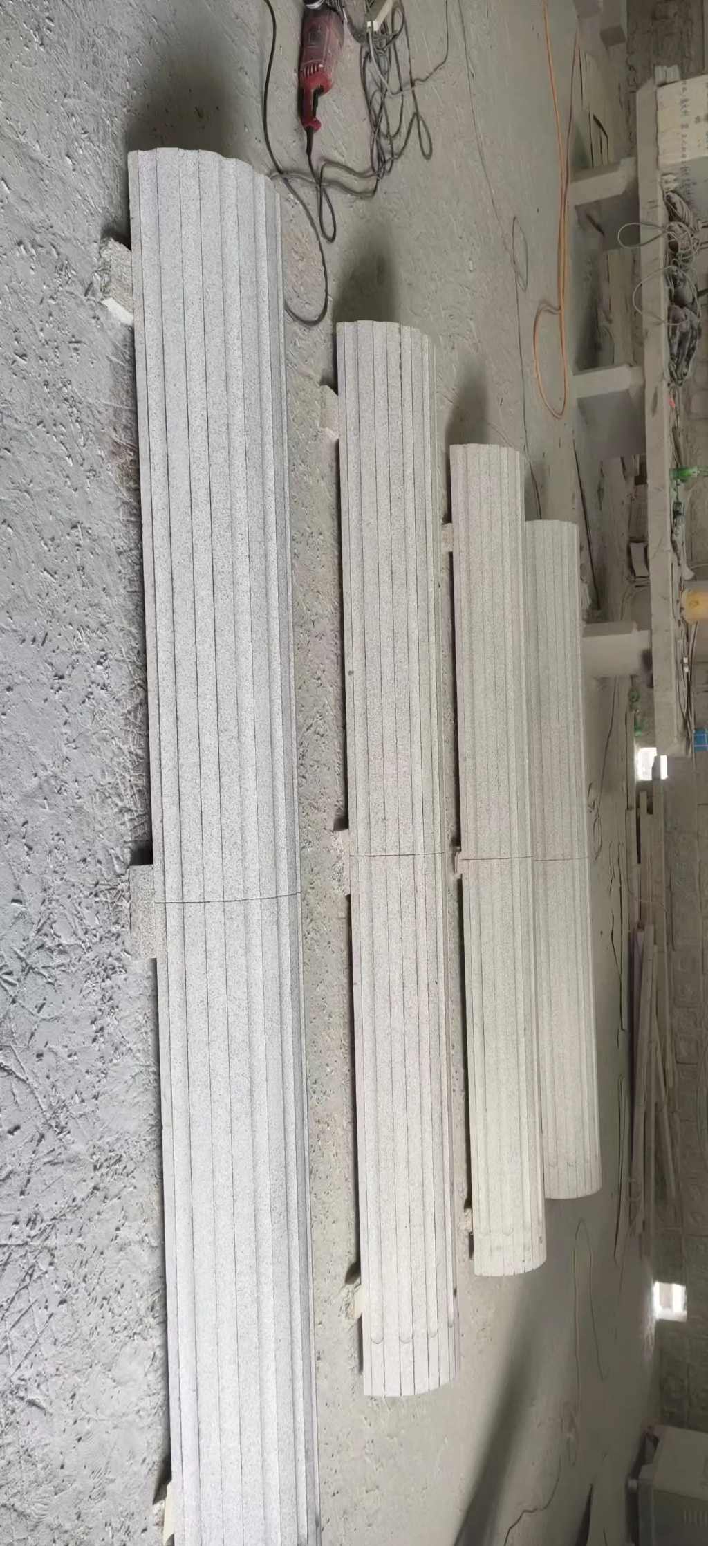 吉林省 花岗岩厂家带你看白麻花岗岩门楼大柱柱皮