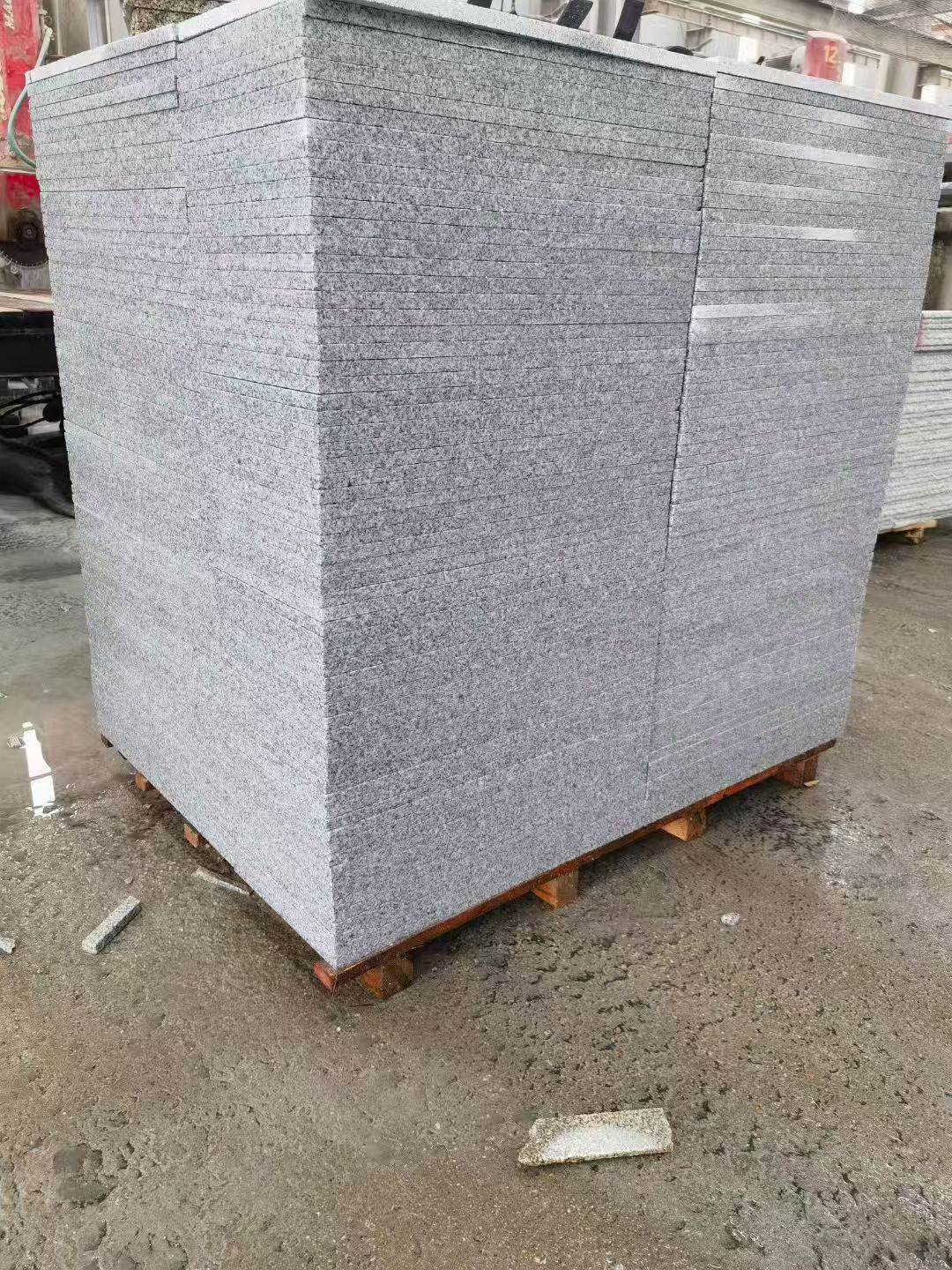 吉林省 芝麻白火烧面1.8厚300*600地铺石，尺寸标准，厚薄均匀