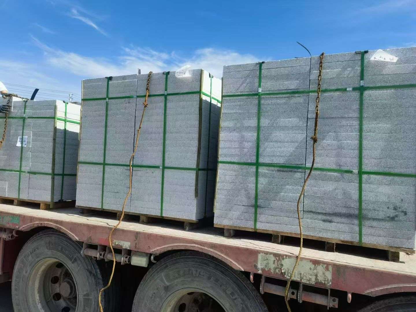 吉林省 芝麻白花岗岩地铺石装车日常