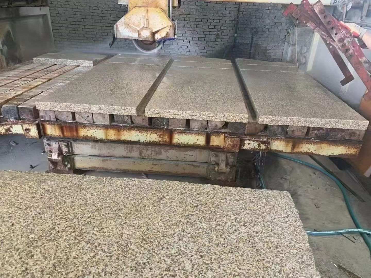 吉林省 黄金麻荔枝面成品板加工