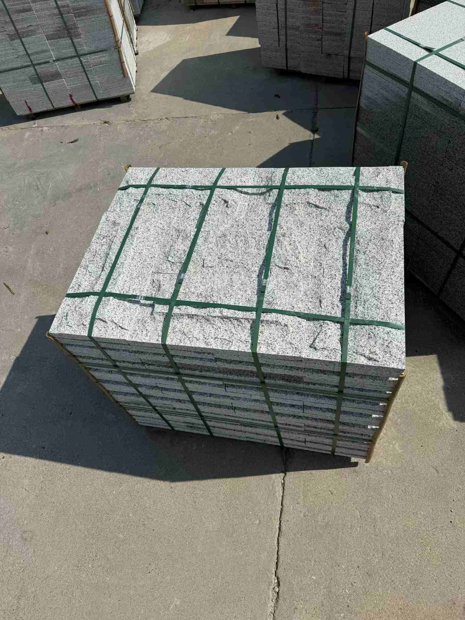 吉林省 白麻花岗岩石材自然面蘑菇石成品