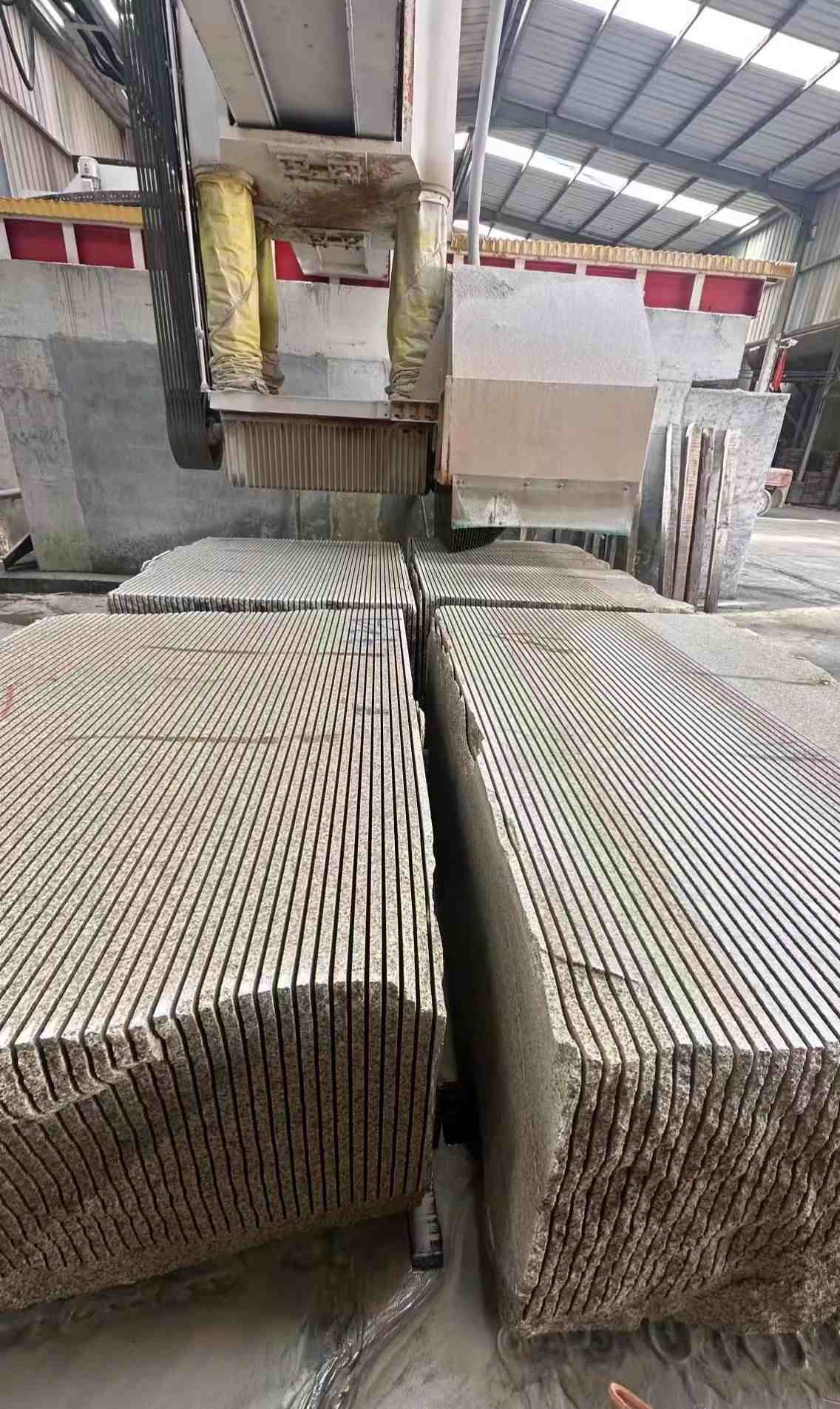 吉林省 车间生产日常，黄金麻白麻花岗岩