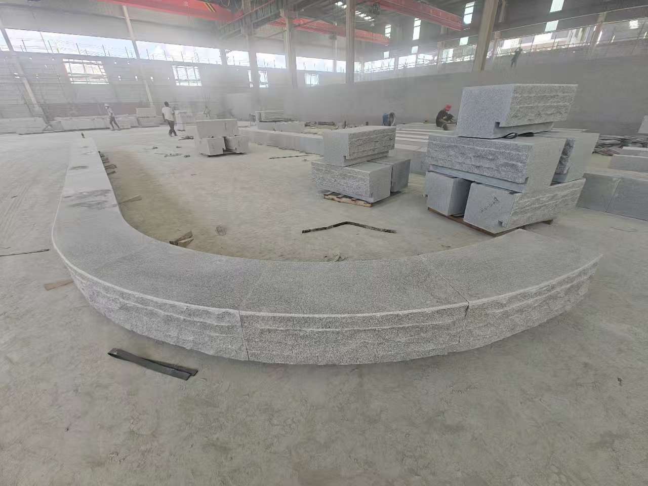 吉林省 芝麻白异形坐凳，自然面光面弧形加工